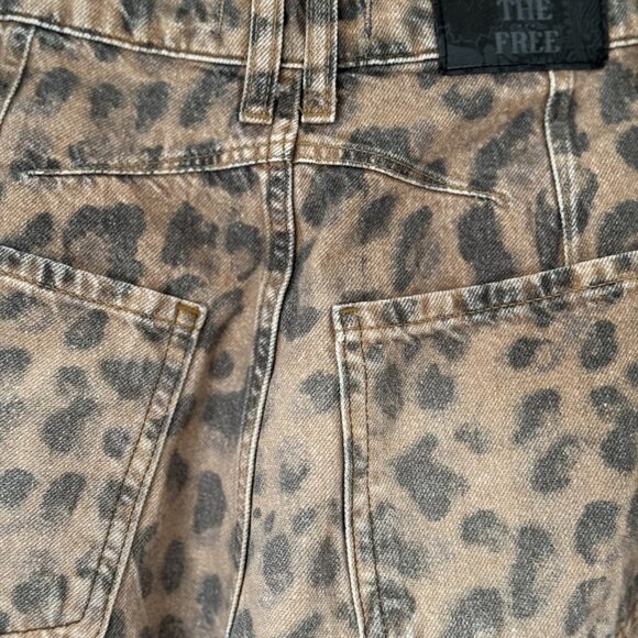 Free People Leopard Print Barrel Jeans Size 26 - Picture 4 of 8